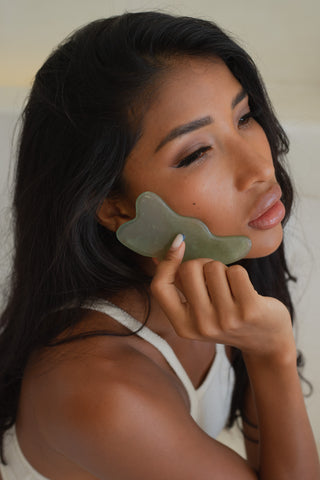 A Guide to Gua Sha: How to Gua Sha and their benefits